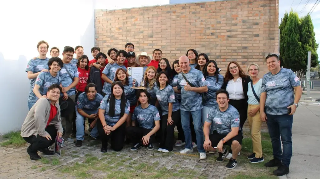 Reconocen a la Rondalla FACPYA por su triunfo en concurso nacional en Puebla