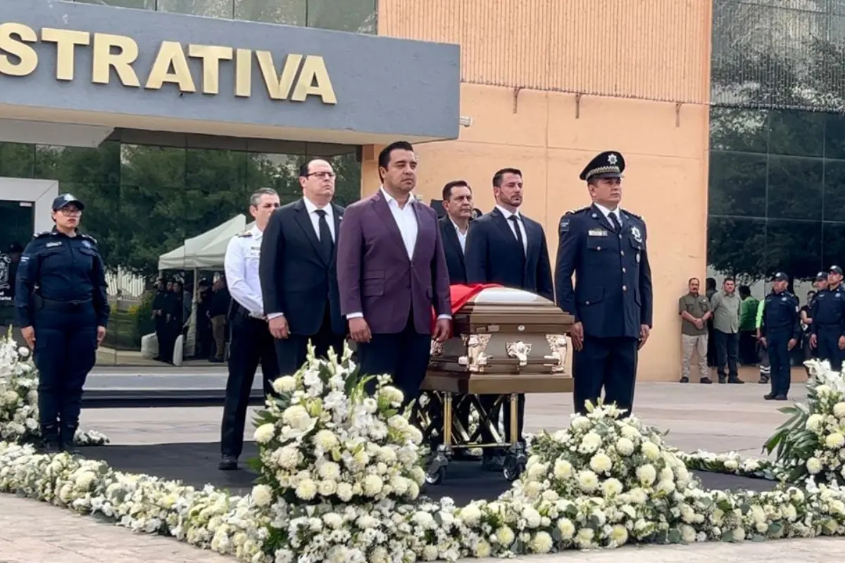 El gobierno de Santa Catarina rindió una guardia de honor en memoria de la agente vial que perdió la vida el pasado sábado/ Foto: Gobierno de Santa Catarina