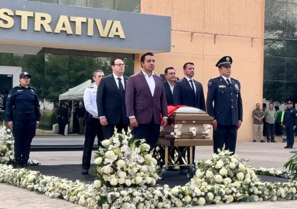 Santa Catarina rinde homenaje a agente vial fallecida; entregará indemnización a familiares