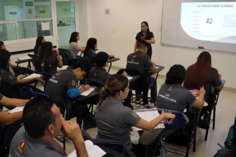 Alumnos de la licenciatura en Criminología de la USJT. Foto: USJT