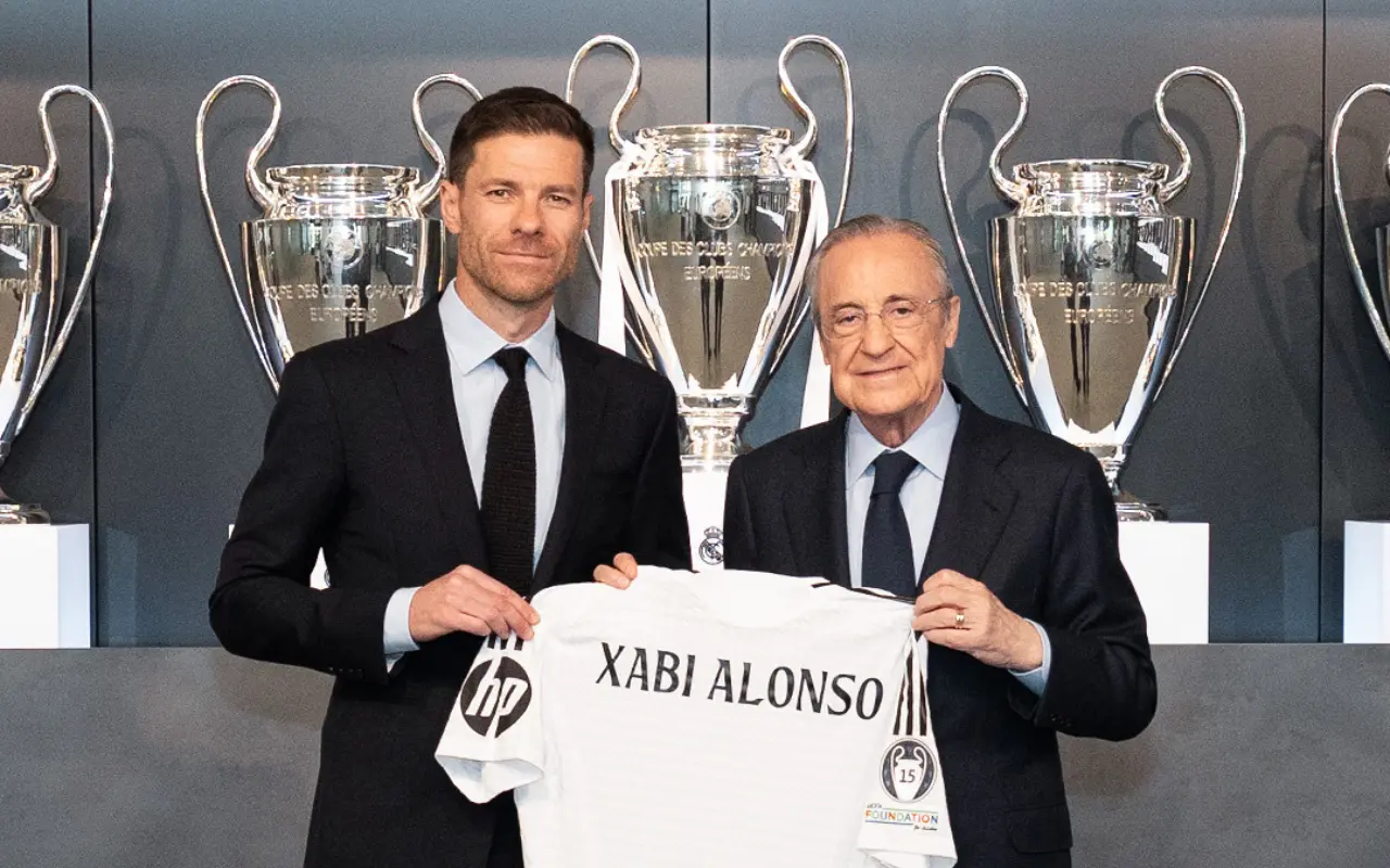 Xabi Alonso y Florentino Pérez. Foto: X (@realmadrid)