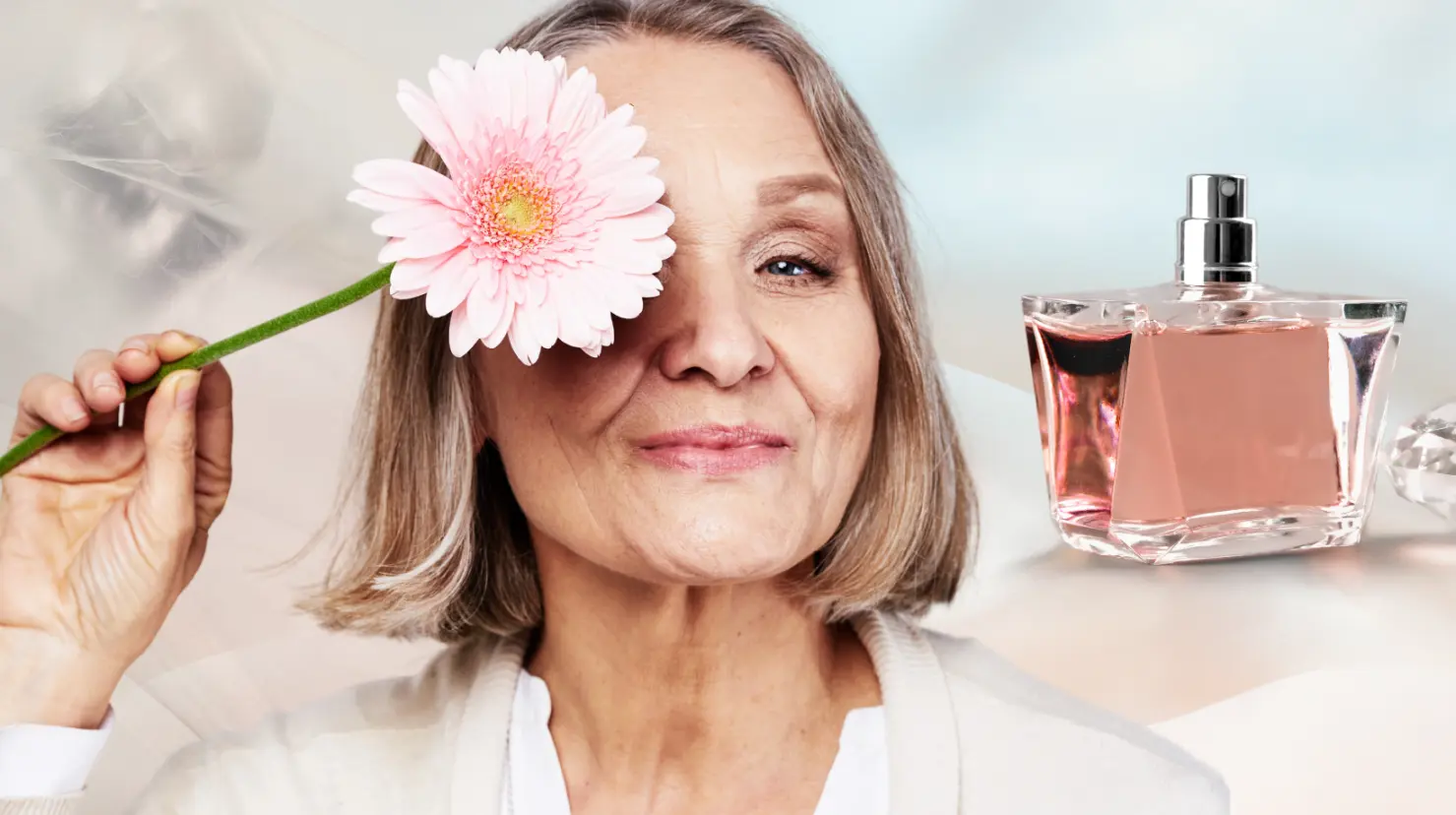 3 perfumes imprescindibles para mujeres de 60 años. Foto: Canva | Liverpool.
