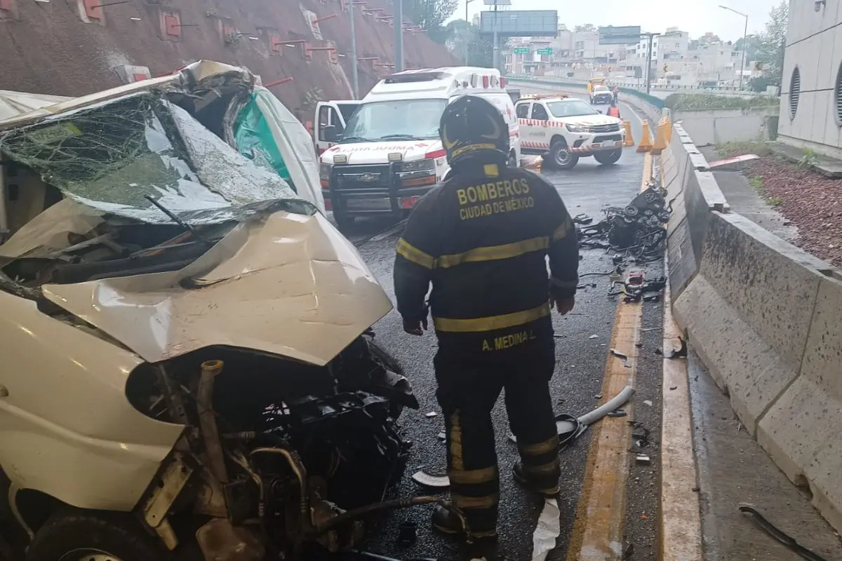 Accidente en la Supervía de CDMX. Foto: X (@Bomberos_CDMX)