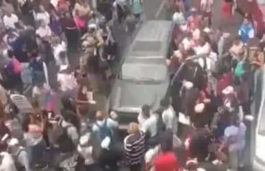 VIDEO | Auto embiste a manifestantes en San Antonio Abad en CDMX