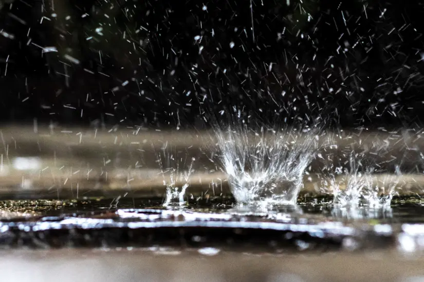 Utilizar el agua de lluvia es una opción inteligente para optimizar los recursos hídricos en regiones con problemas de abastecimiento. Foto: Canva