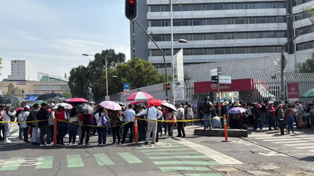 CNTE bloquea instituciones bancarias y oficinas del ISSSTE en CDMX