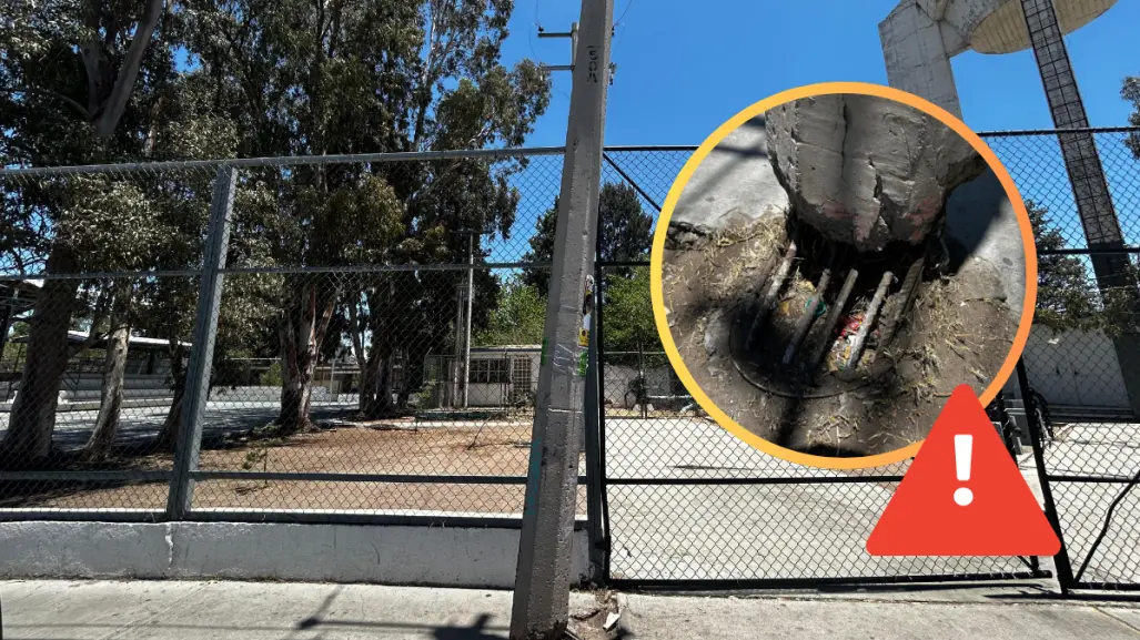 Poste al borde del colapso afuera de una secundaria de Durango