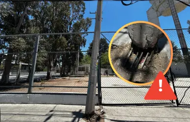 Poste al borde del colapso afuera de una secundaria de Durango