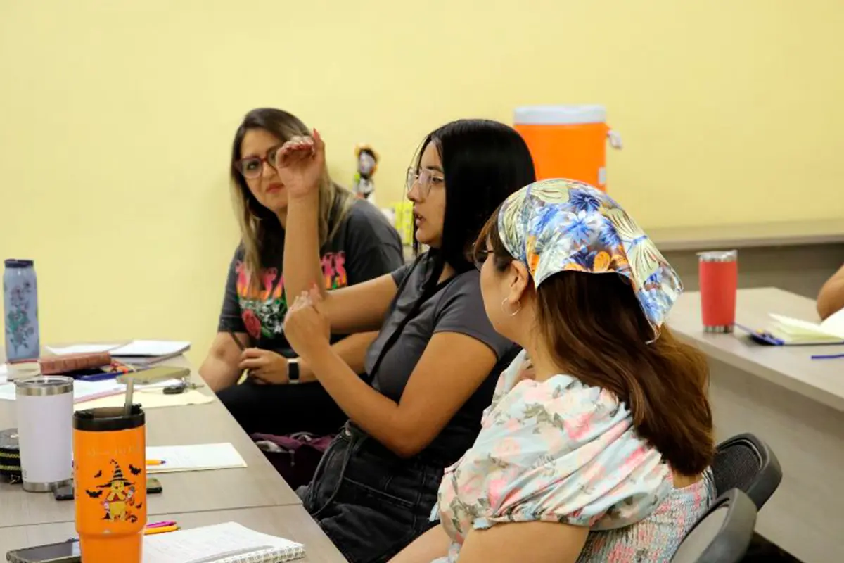 En la UABCS comenzaron a realizar un taller para las mujeres con ideas de negocios. Foto: UABCS.