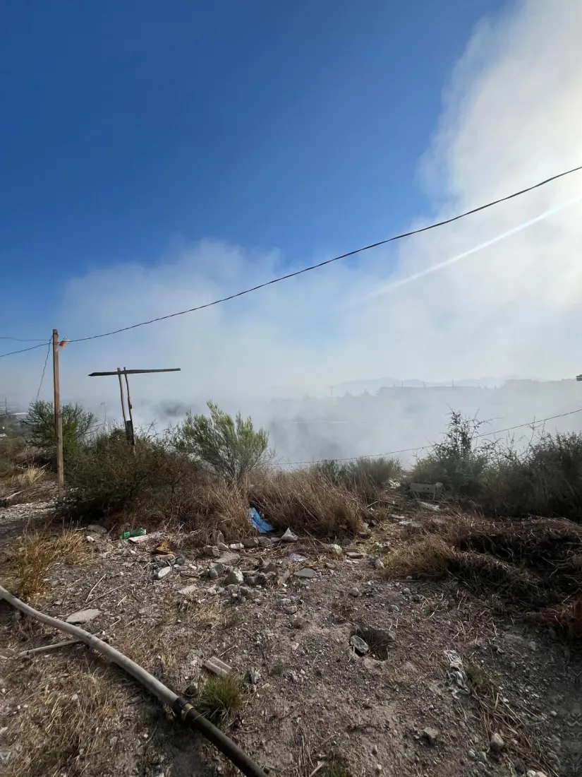 Bomberos sofocan incendio en Lomas de Zapalinamé / Foto: Marco Juárez 