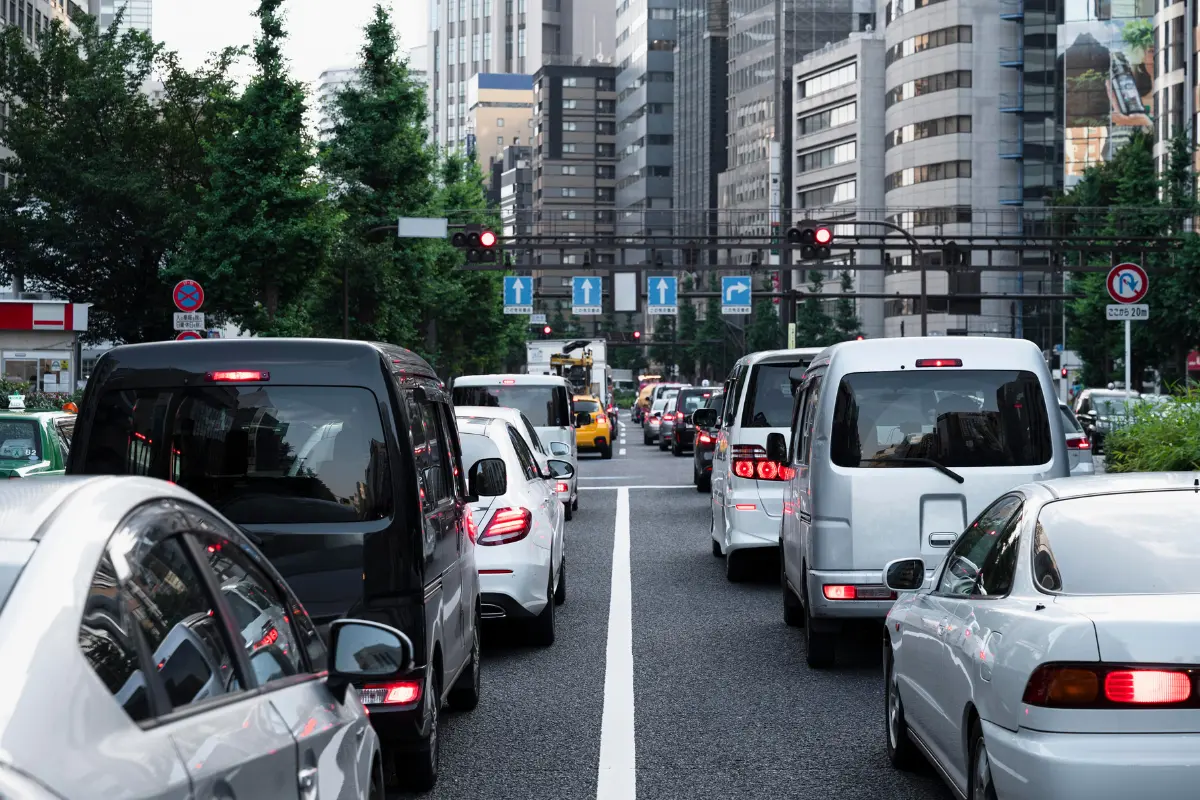 Autos atorados en el tránsito de CDMX.    Foto: Freepik
