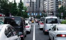¿Multa por rebasar por la derecha en CDMX? Esto puedes pagar por no respetar el reglamento de tránsito