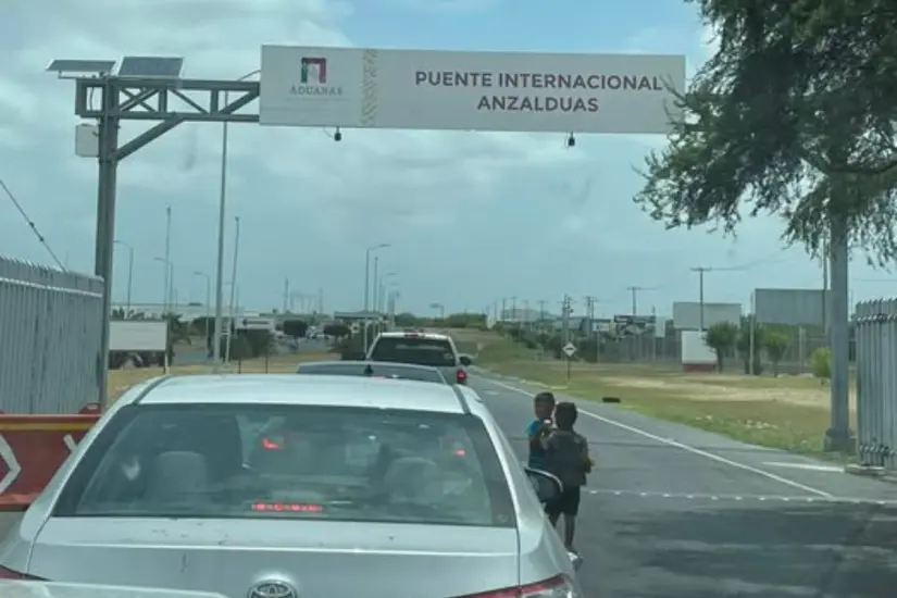 Fila para tomar el Puente Anzaldúas | Foto: FB