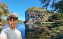 Este río de agua cristalina y fría ofrece un mágico lugar para pasar un agradable momento