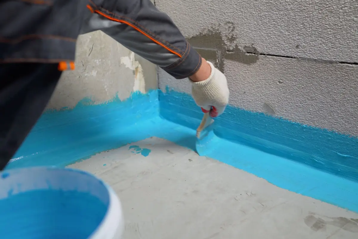 La impermeabilización de paredes es clave para evitar filtraciones y mantener un ambiente saludable en casa. Foto: Canva