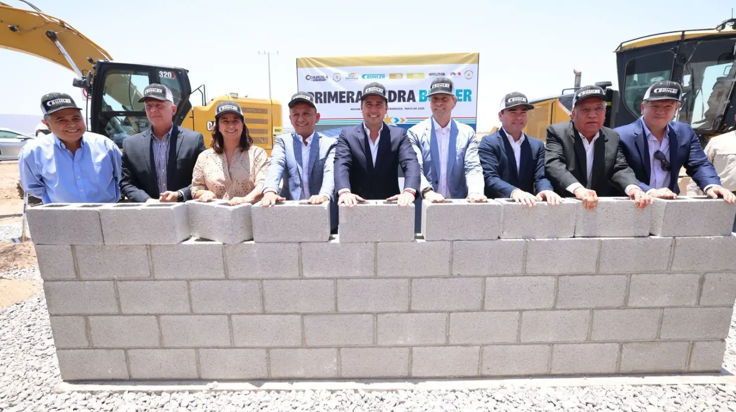 El gobernador Manolo Jiménez en la colocación de la primera piedra de la planta de Bühler. (Fotografía: Gobierno de Coahuila)