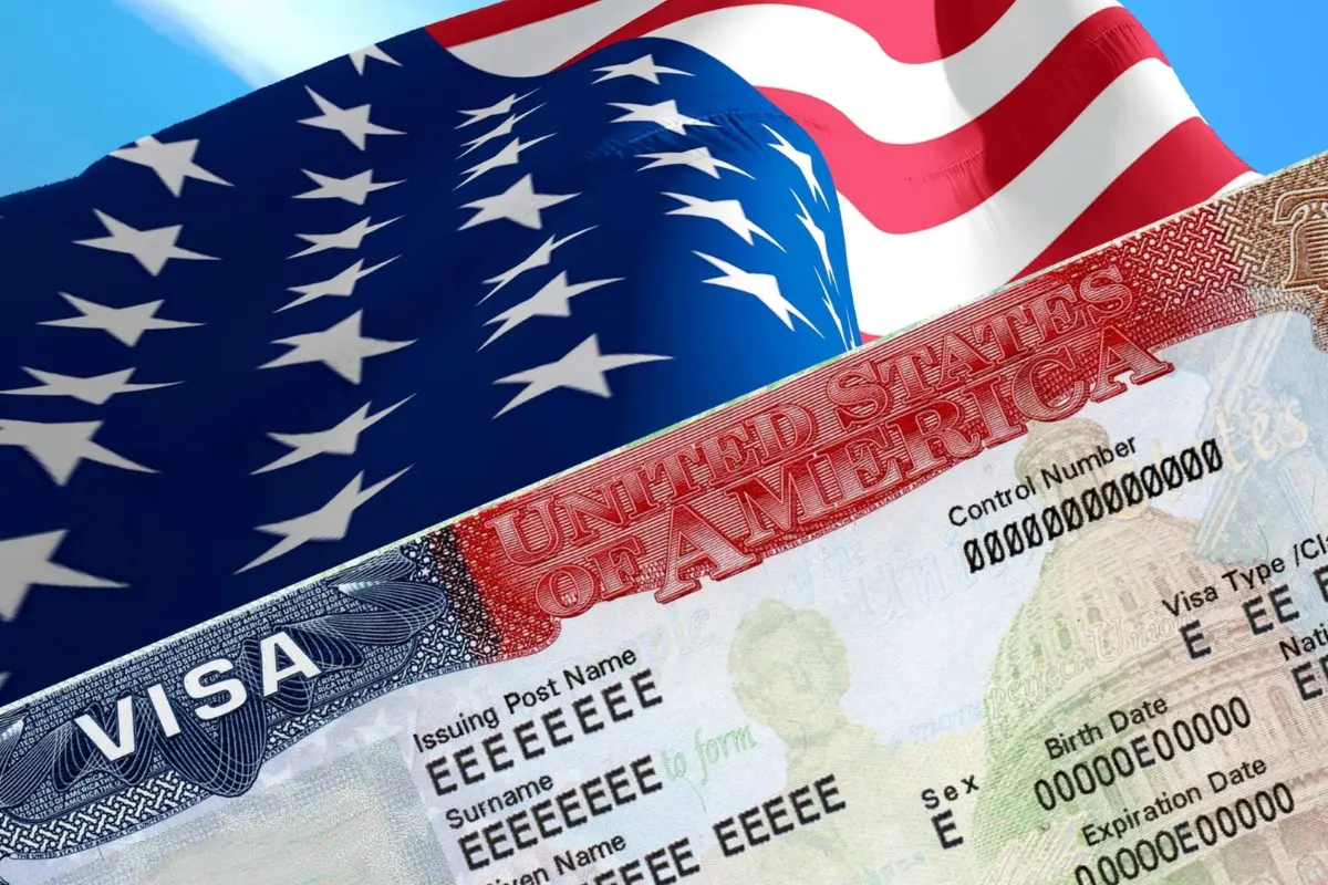Visa americana. Foto: @USEmbassyMEX | Canva