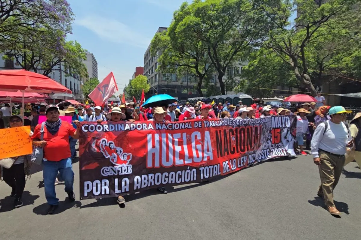 Marcha de la CNTE en calles de CDMX. Foto: Mario Flores