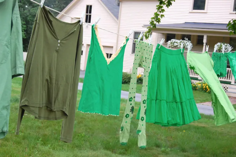 Este antiguo truco japonés te ayudará a deshacerte de la humedad en tu ropa sin necesidad de aparatos eléctricos. Foto: Canva