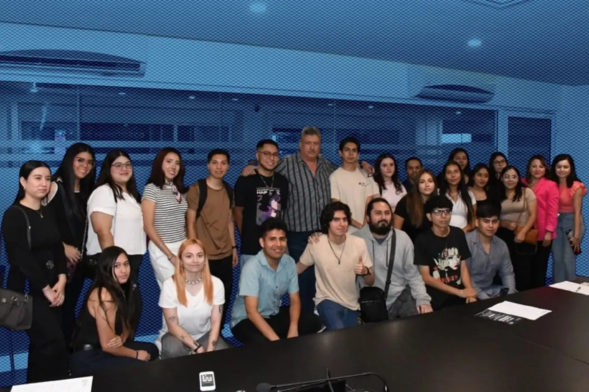 El personal de reclutamiento de la Academia recopiló los datos de los alumnos interesados en unirse a la Policía de Monterrey. Foto: Gobierno de Monterrey