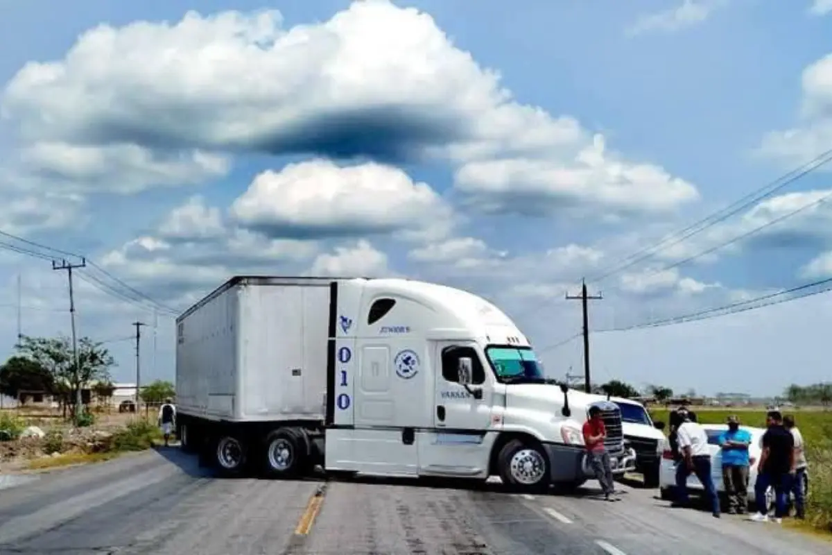 Este tipo de abusos, según denuncias constantes de agrupaciones civiles y líderes transportistas, ha sido recurrente en carreteras de Tamaulipas. Foto: Secretaría de Comunicaciones y Transportes