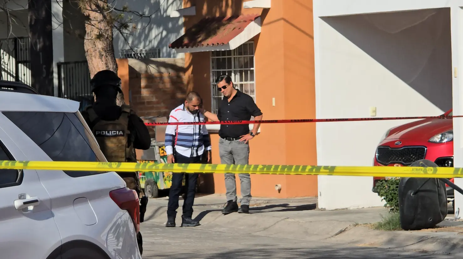 Fue la madre de la menor quien al no saber de su hija fue a buscarla a su domicilio y fue quien reportó el homicidio. Foto: Luis Lozano.