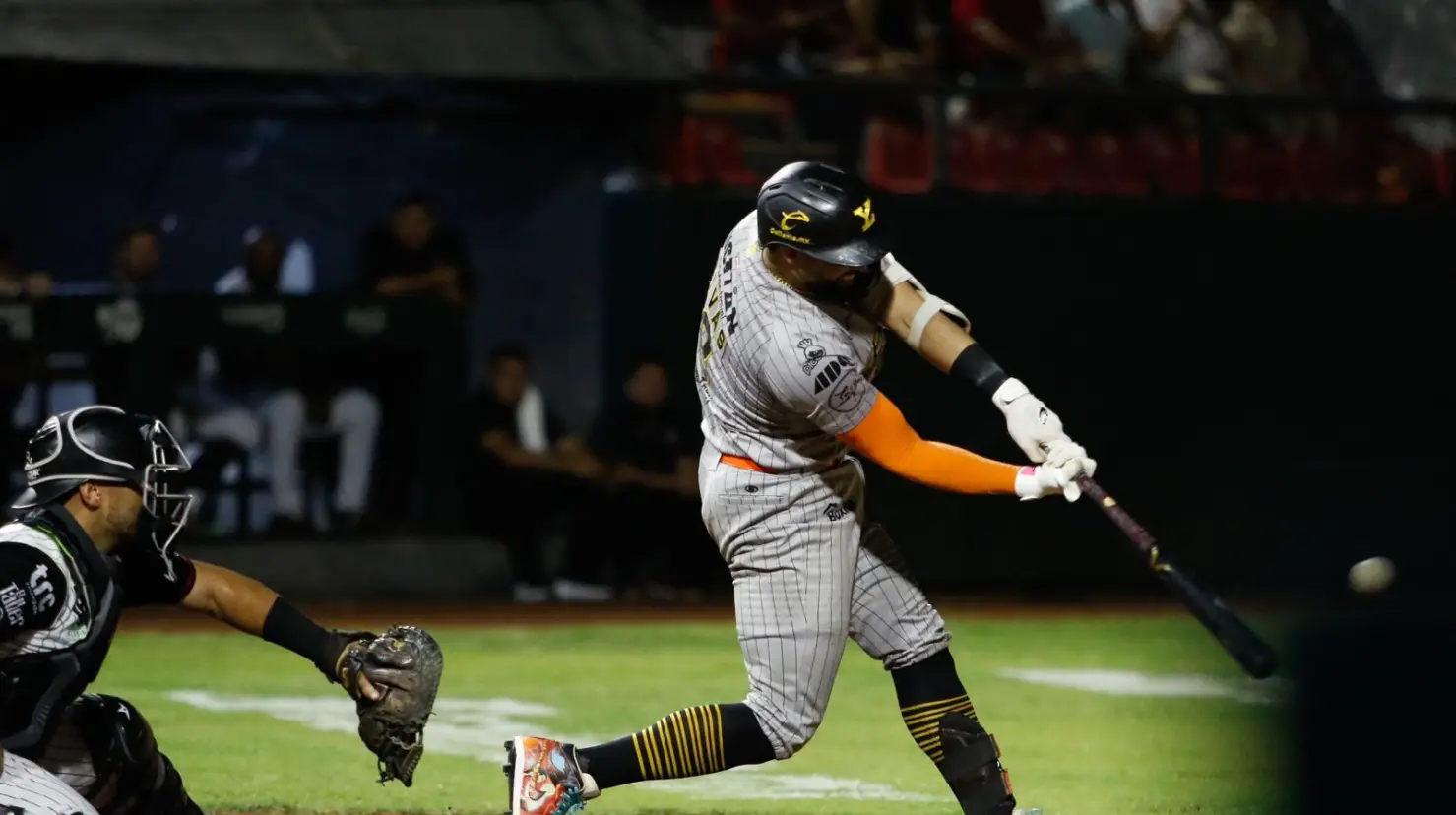 En una noche ofensiva, los Leones de Yucatán lograron vencer a los Piratas de Campeche en el primer duelo de la serie del Clásico Peninsular.- Fuente Leones de Yucatán