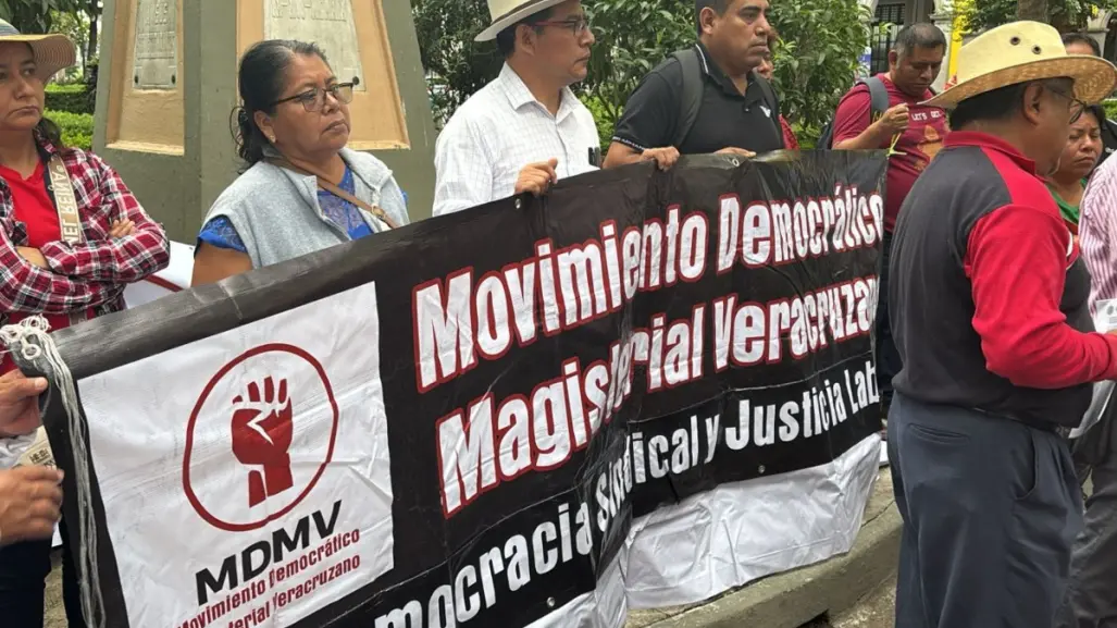 Maestros de Veracruz mantienen protestas en Plaza Lerdo, ¿qué es lo que exigen?
