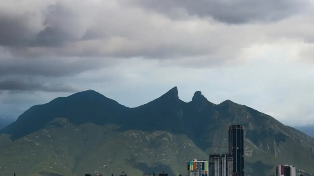 Calidad del aire variable pese a pronóstico de lluvia en Monterrey