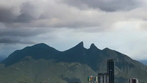 Calidad del aire variable pese a pronóstico de lluvia en Monterrey