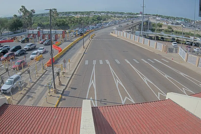 Largas filas en el puente Juárez - Lincoln | Foto: cámaras