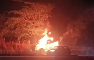 Hombres armados queman tráiler y colocan ponchallantas en Villahermosa, Tabasco