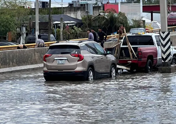 Tromba deja severas inundaciones en Matamoros: calles colapsadas y vehículos varados
