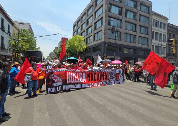 CNTE cumple 15 días de plantón y bloqueos en CDMX. Esto opinan la gente al respecto 