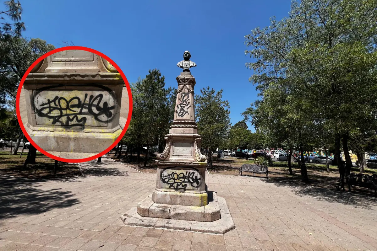Denuncian grafiti en el busto a Benito Juárez ubicado en el Barrio de Analco. Foto: Alejandro Ávila.