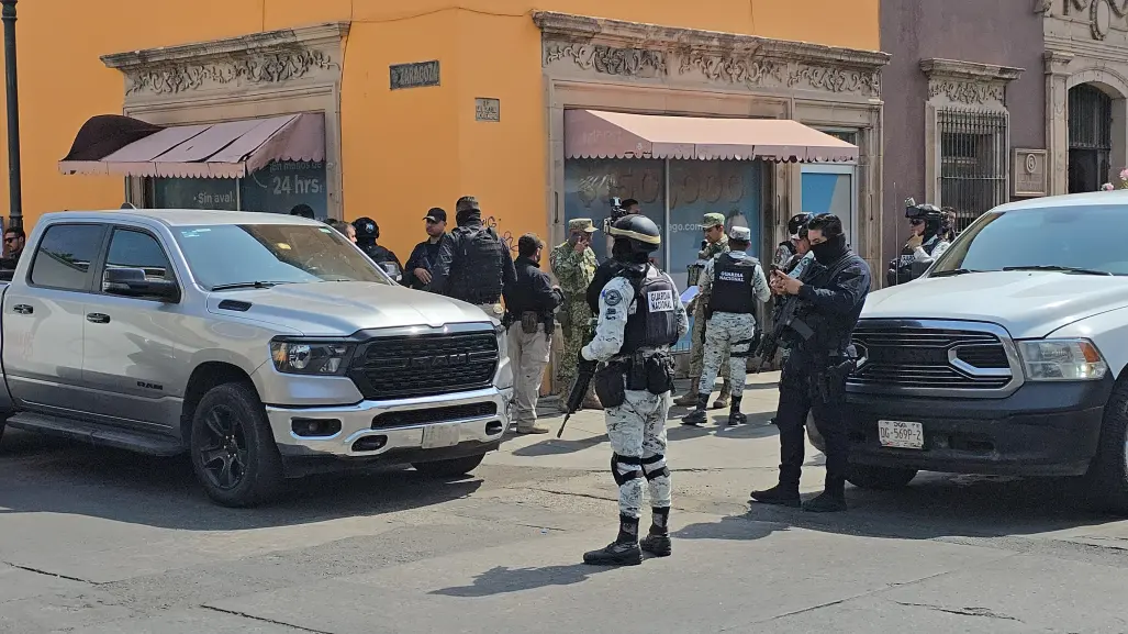 Detienen a escoltas de un candidato en Durango; portaban armas de forma irregular