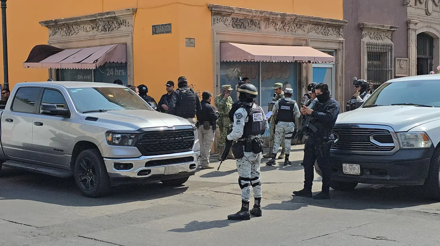 Foto: Especial | En un operativo en el Centro de la ciudad, detienen a 3 escoltas de un candidato por presuntas irregularidades en su licencia de portación.