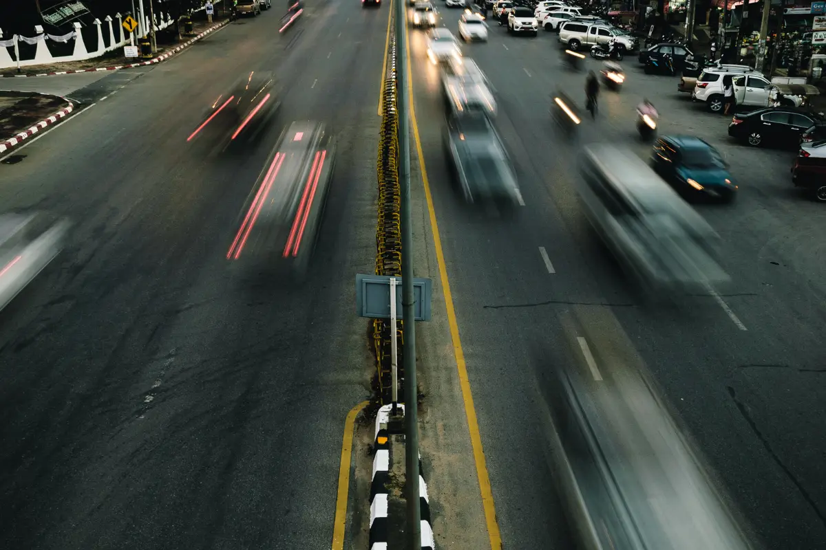 Avenida Universidad en CDMX en movimiento. Foto: Canva