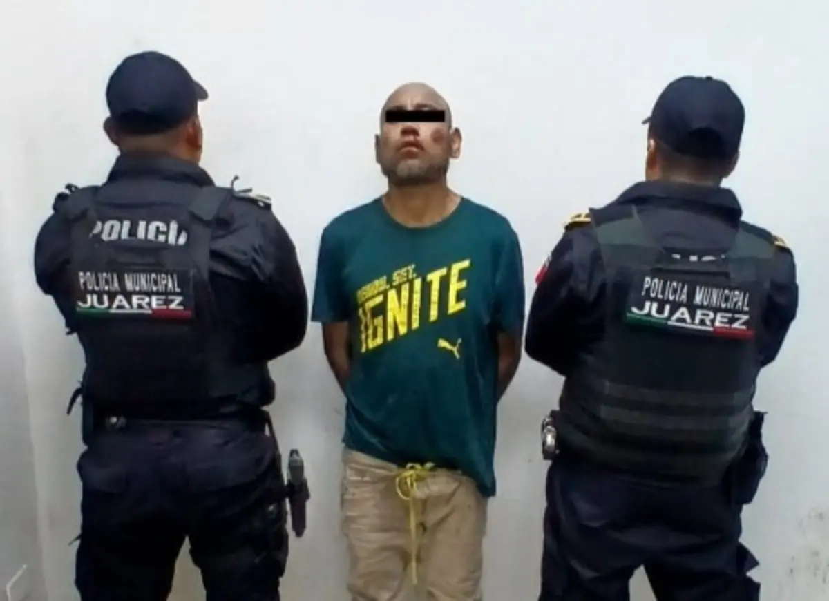 La captura de este sujeto ocurrió el pasado miércoles sobre la calle Alamillo, en la colonia Quinta las Sabinas. Foto: Secretaría de Seguridad Pública de Juárez.