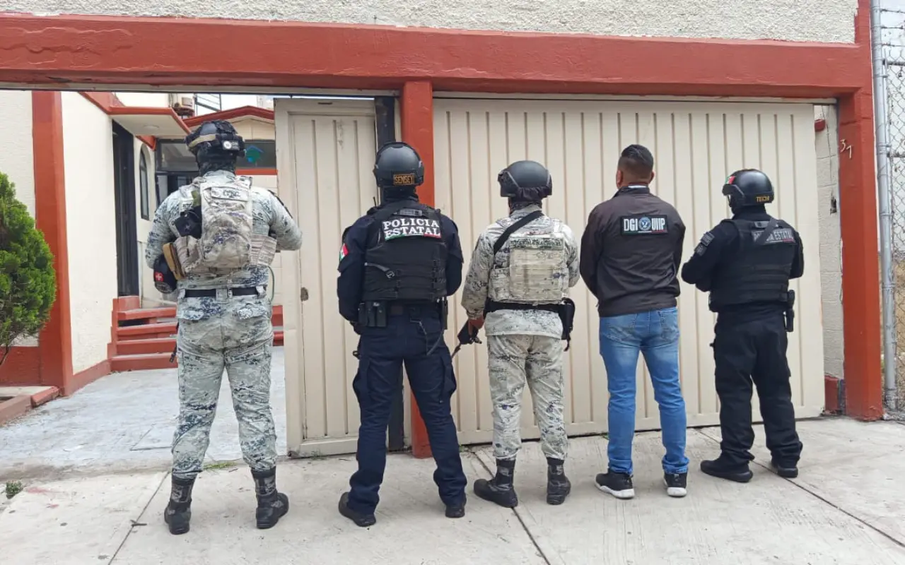 Elementos de seguridad resguardaron la zona tras el enfrentamiento armado en la colonia Vista Bella, Tlalnepantla. Foto: Gobierno de México (Canva)
