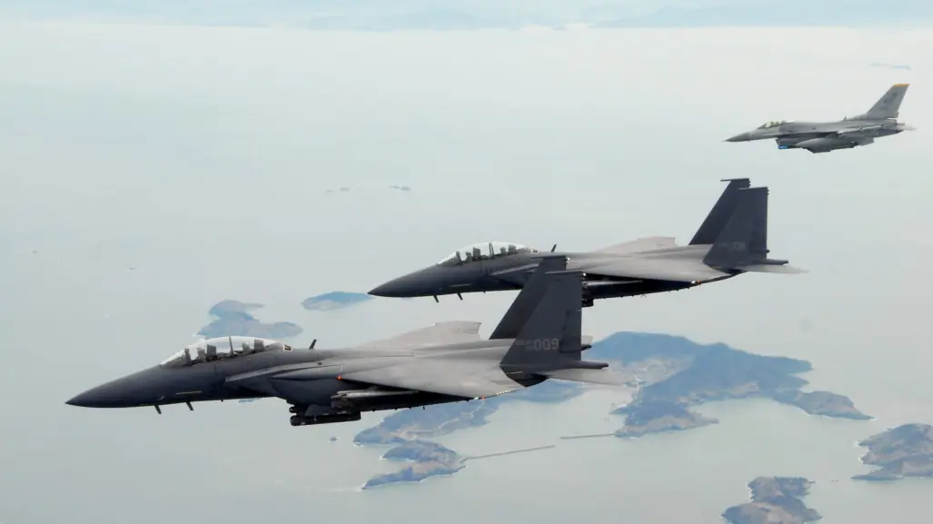 Avión militar surcoreano se estrella en zona montañosa cerca de Pohang