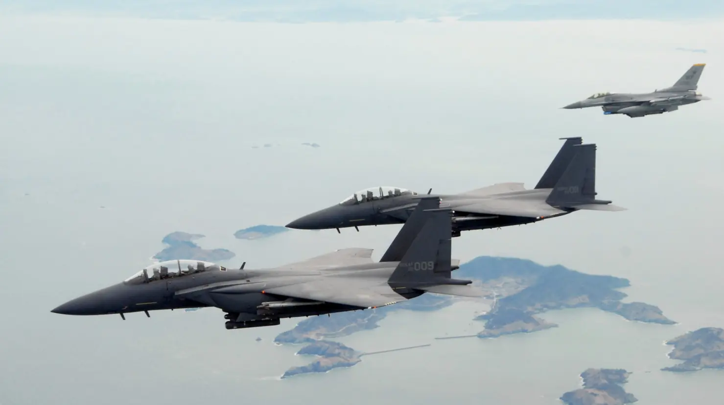 Avión militar surcoreano se estrella en zona montañosa cerca de Pohang. Foto: Redes Sociales