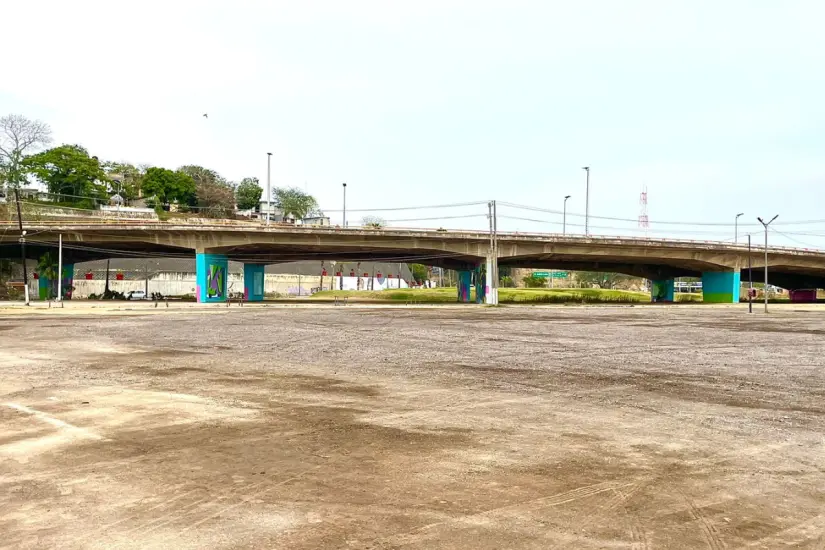 El predio donde se construirá el hotel Fiesta Americana se encuentra alejado de mangles y cuerpos de agua. Foto: Axel Hassel