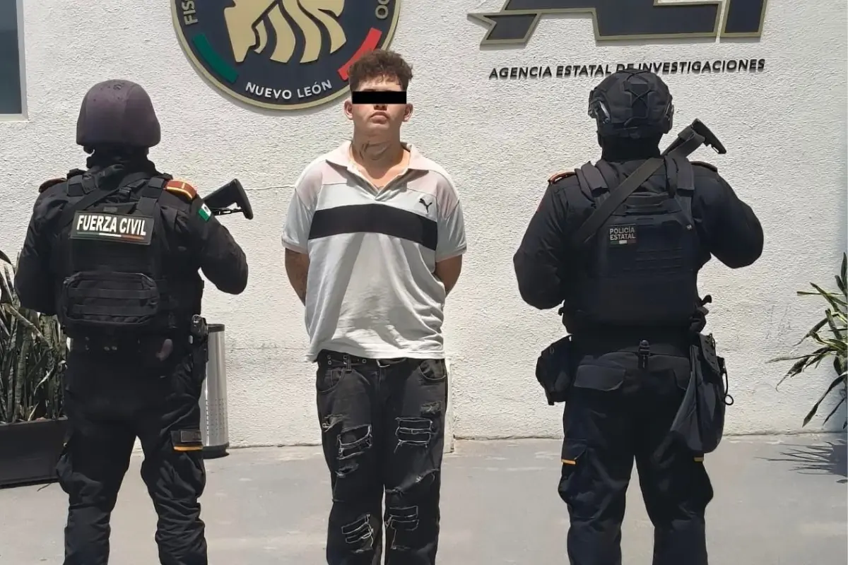 Hombre detenido por posesión de droga y armas de fuego. Foto: Fiscalía General de Justicia de Nuevo León