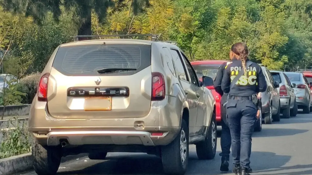 ¿Multa por bajarte del lado incorrecto del coche en CDMX? Esta acción te puede salir muy costosa