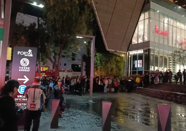 VIDEO | Incendio en Portal San Ángel de CDMX: visitantes evacúan plaza comercial