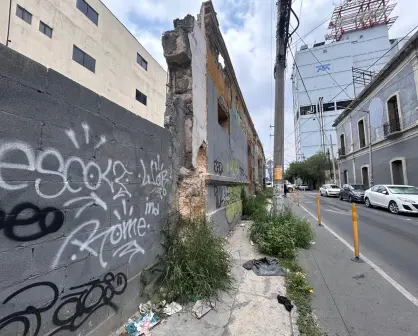 Alumnos de la UMM denuncian riesgo y foco de infección en casa abandonada