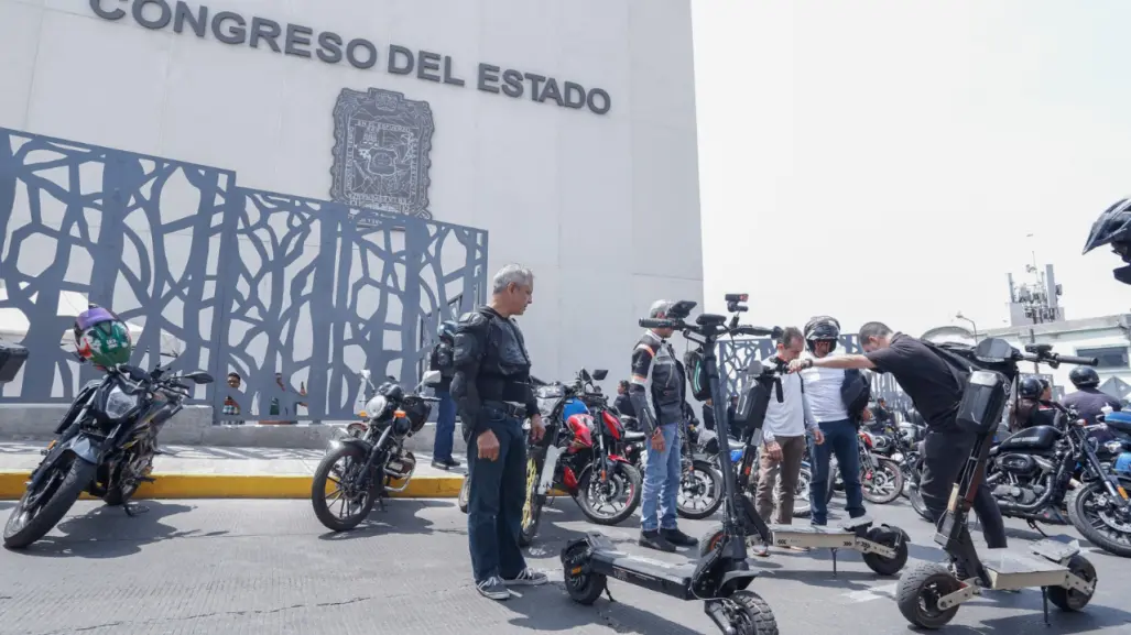 Diputados de Puebla aligeran "Ley Chaleco" clave de placa solo iría en el casco