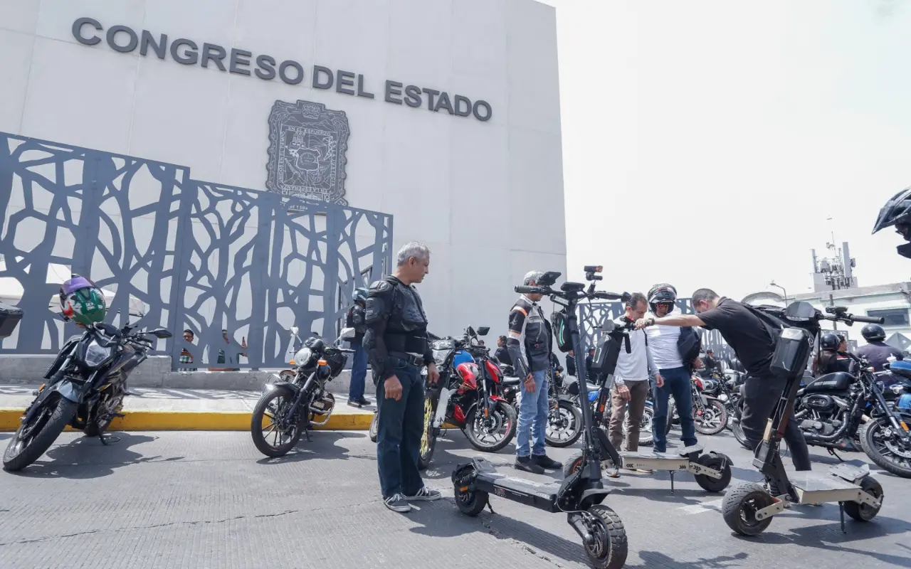 Exterior del Congreso de Puebla. Foto: Archivo Jafet Moz