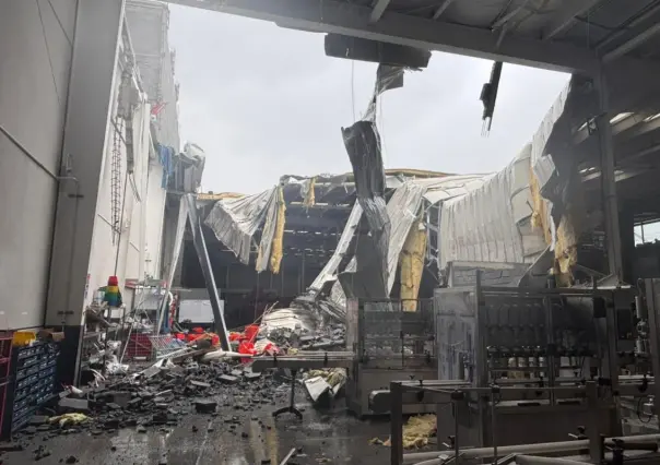 Colapsa techo de empresa en Santa Catarina tras fuertes lluvias y evacuan a 90 trabajadores